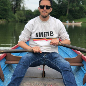 Branle entre males à Paris